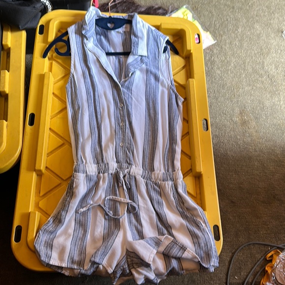 #63❤️ Brand new Bella Dahl Sleeveless easy short romper in pinstripe - Picture 2 of 8